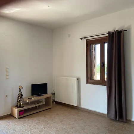Kokkines Apartment Plitra