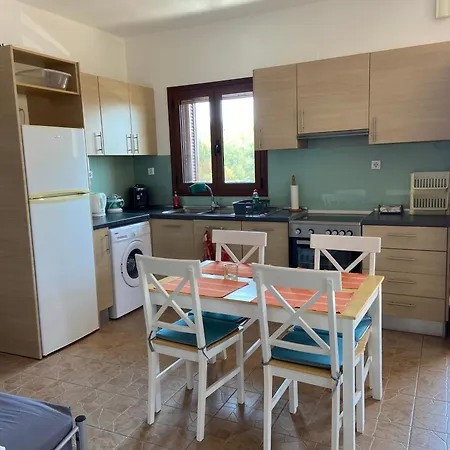 Kokkines Appartamento Plitra